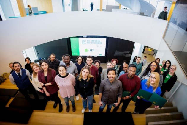 Photo des doctorantes et doctorants prise après l'événement.