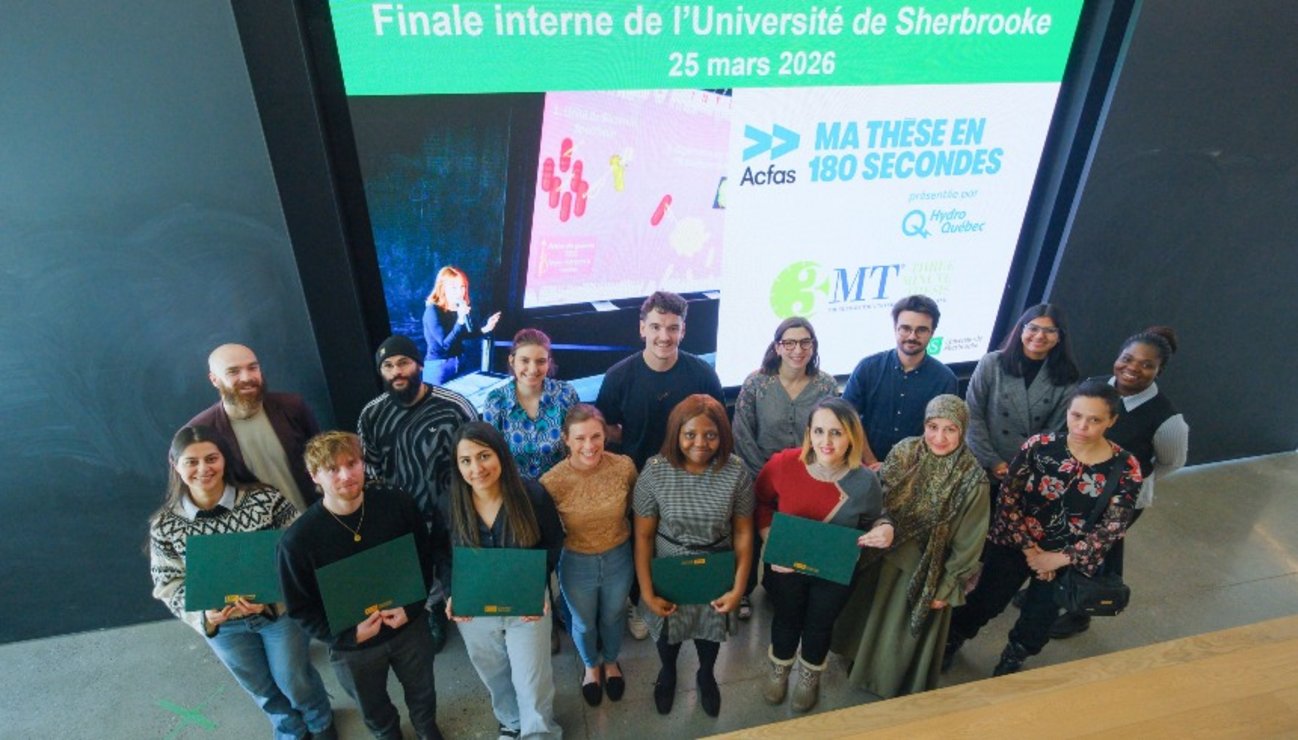 Les doctorantes et doctorants ayant participé aux finales internes 2026 des concours de vulgarisation scientifique MT180 et 3MT, accompagnés des membres de l'équipe organisatrice.