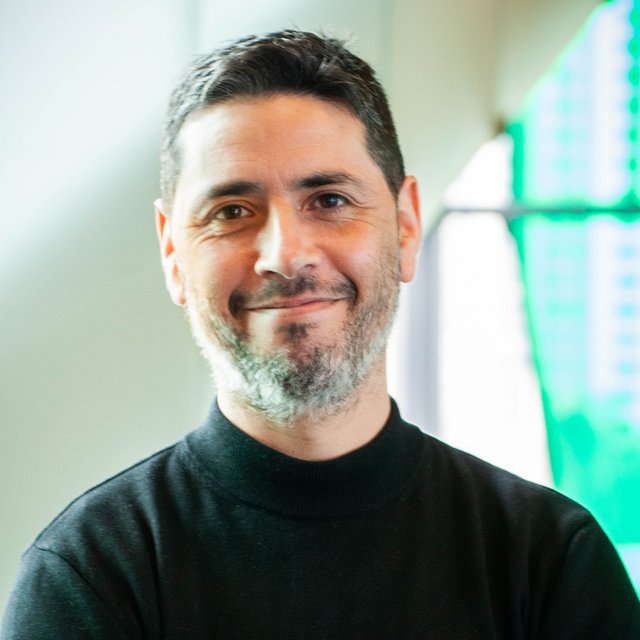 Photo du professeur José Ignacio Nazif-Munoz