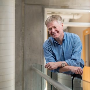 Photo du professeur Sylvain Moineau