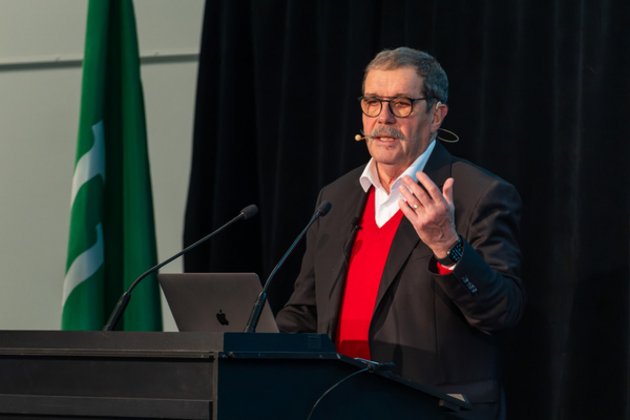 Photo du professeur Alain Aspect