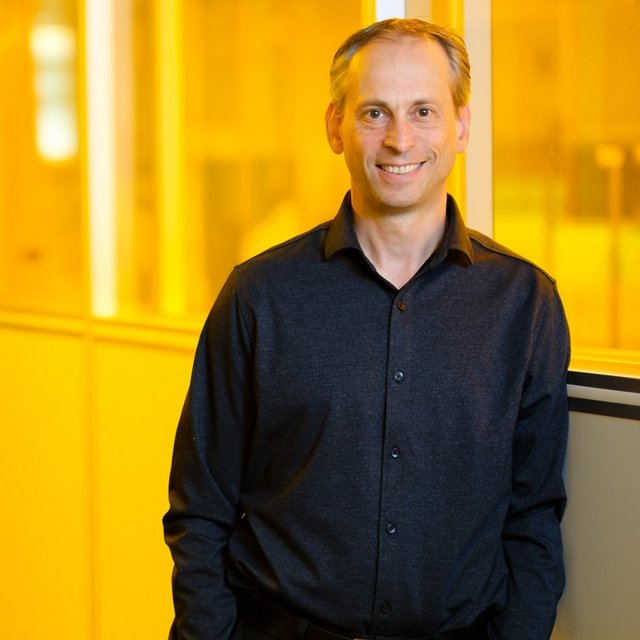 Photo du professeur Dominique Drouin