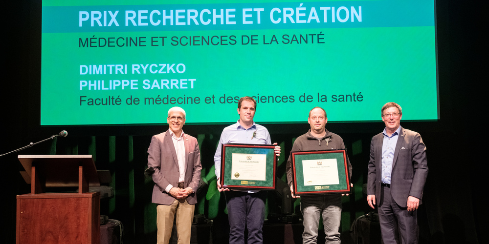 Photo du recteur de l'UdeS Pierre Cossette, des professeurs Dimitri Ryczko et Philippe Sarret et du vice-recteur Jean-Pierre Perreault.