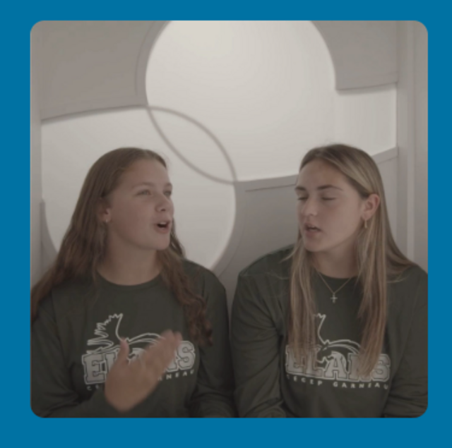 Jeunes filles discutent