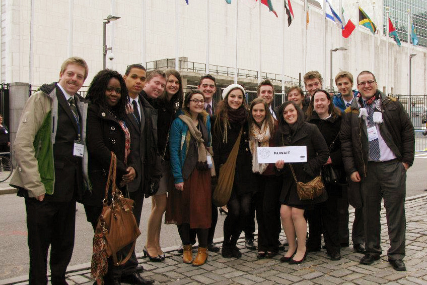 La d&eacute;l&eacute;gation 2013 de l'&Eacute;cole de politique appliqu&eacute;e de l'Universit&eacute; de Sherbrooke au National Model United Nations 