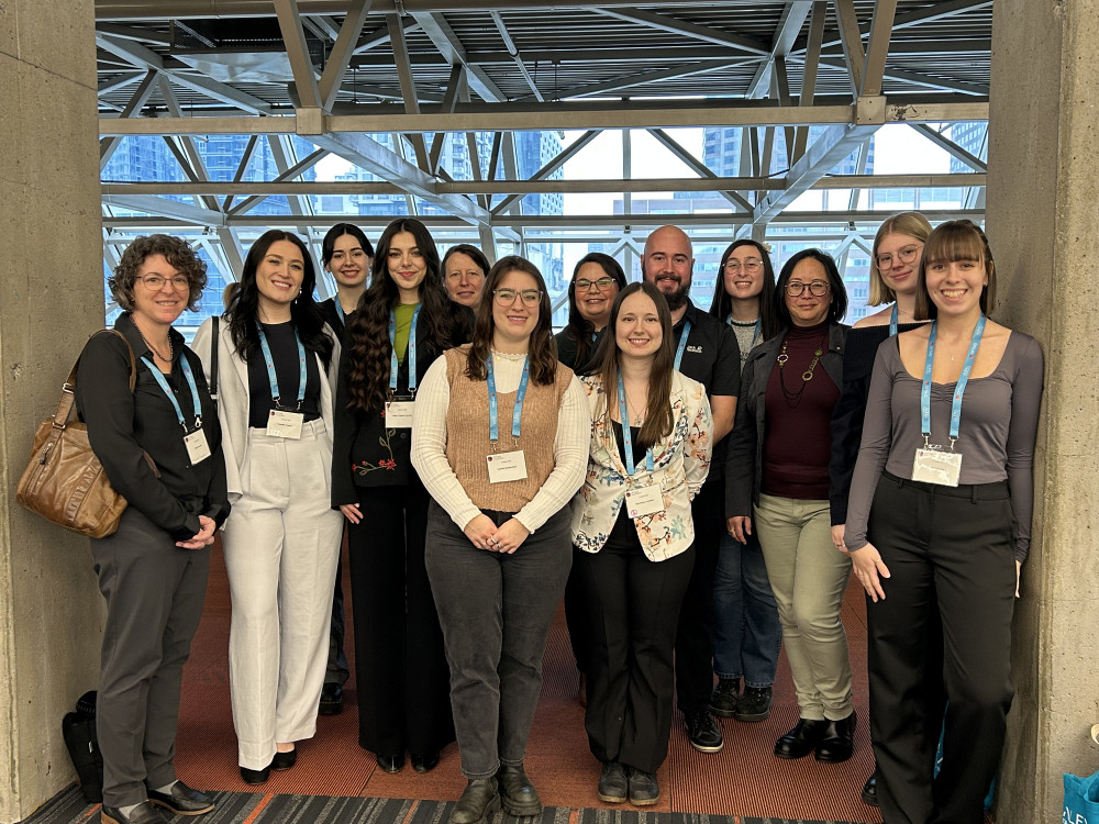 Une douzaine d'&eacute;tudiantes et d'&eacute;tudiants de l&rsquo;Universit&eacute; de Sherbrooke ont assist&eacute; au plus r&eacute;cent congr&egrave;s de l'Ordre des traducteurs, terminologues et interpr&egrave;tes&nbsp;agr&eacute;&eacute;s du Qu&eacute;bec, la moiti&eacute; gr&acirc;ce &agrave; un projet iHub dans le cours TRA300&nbsp;- Terminologie et traduction sp&eacute;cialis&eacute;e, donn&eacute; par Anne-Marie Taravella, traductrice agr&eacute;&eacute;e.