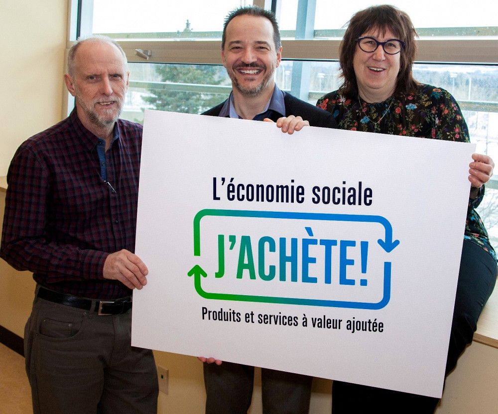 Jean Goulet, Nicolas Grandmangin et Sonia Duplessis sont quelques-unes des personnes qui ont participé à la promotion de L'économie sociale, j'achète à l'UdeS.