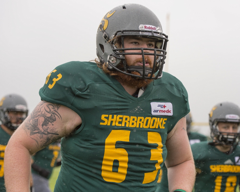 Le v&eacute;t&eacute;ran joueur de ligne offensive de l'&eacute;quipe de football Vert & Or Jean-Philippe B&eacute;rard.