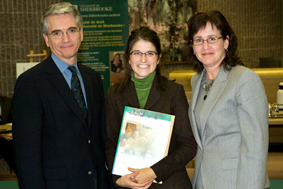 Marie-Pier Baril, lauréat de plusieurs prix dont celui de la magistrature, accompagnée des juges Patrick Théroux et Line Samoisette.