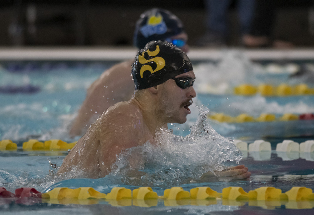 Jonathan Naisby est champion U Sports au 100 m brasse.