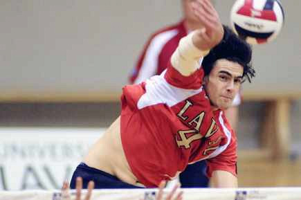 L'attaquant Karl De Grandpr&eacute; a connu un solide match face au Vert & Or avec 20 attaques marquantes.