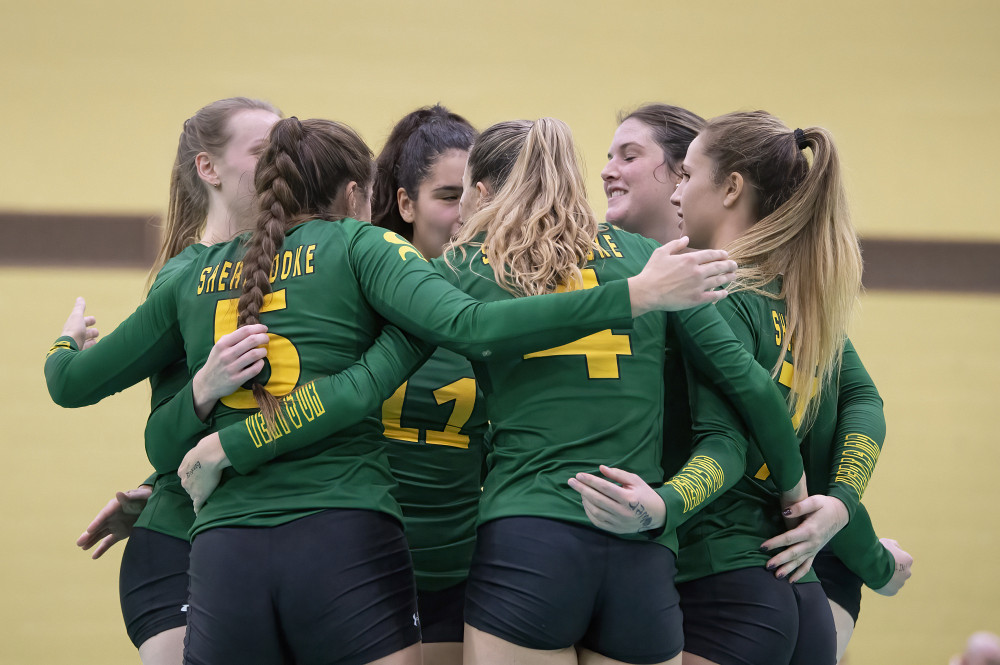 Les volleyeuses du Vert & Or devront se regrouper en vue du match ultime de demain.Cr&eacute;dit photo : Yves Longpr&eacute;/Vert & Or de l'UdeS