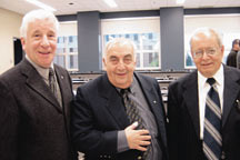 Basile Spiridonakis (&agrave; droite) avec Bernard Chaput et Jean-Guy Lavall&eacute;e lors des Grandes Retrouvailles d'octobre 2004.