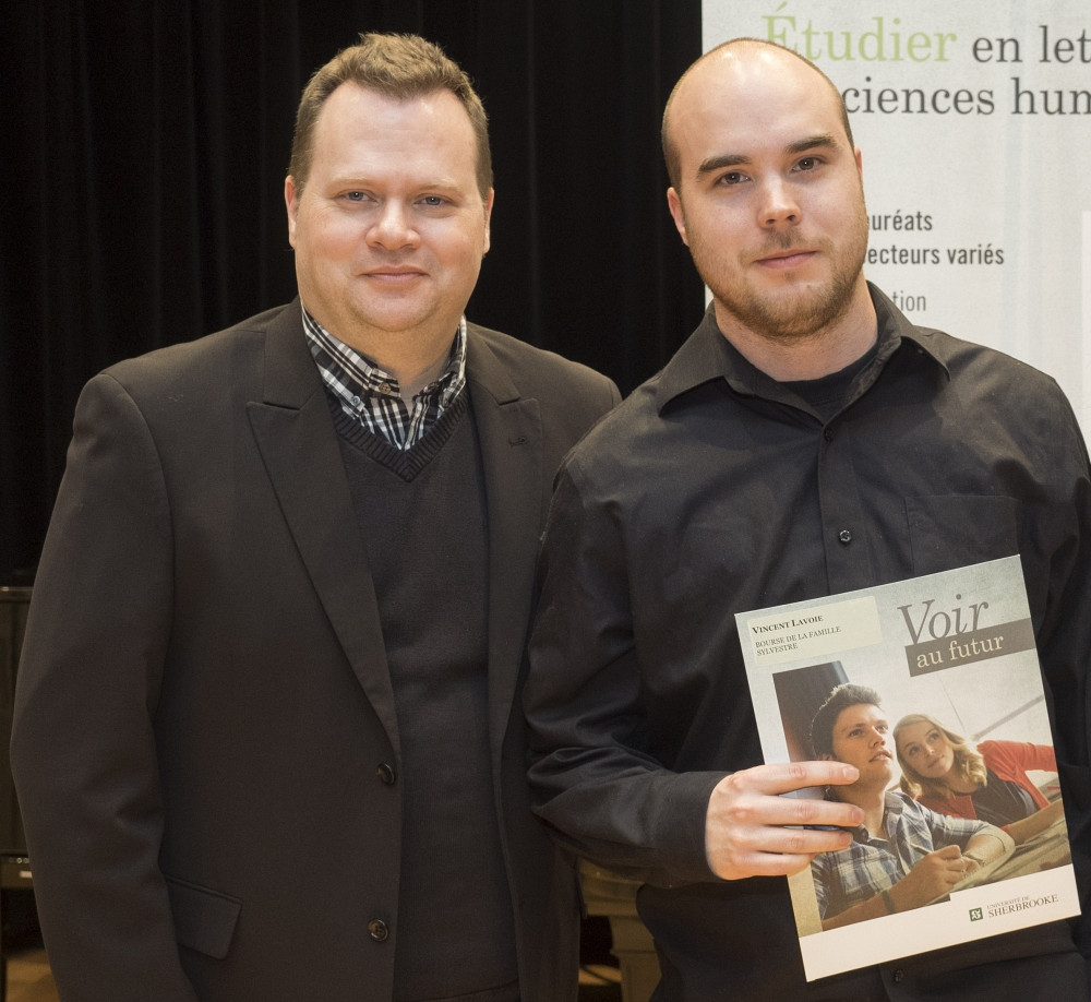 Professeur Mario Boivin, directeur de l'École de musique de l'UdeS et Vincent Lavoie, lauréat du Concours de concerto de l'OUS.