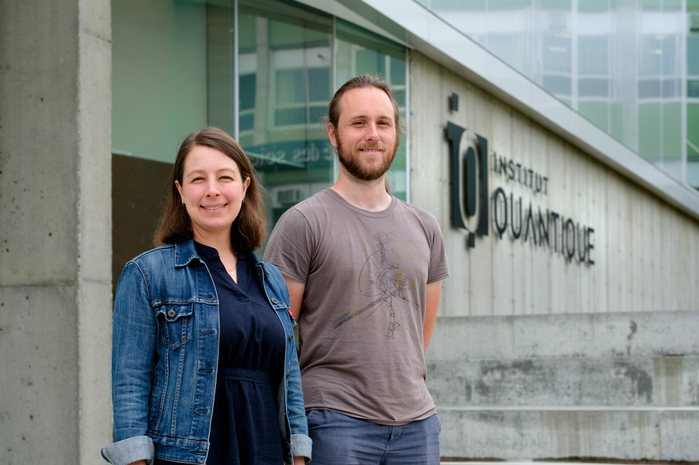 La Pre Anne MacKay et Alexandre Prémont-Foley prennent part à un projet en informatique quantique avec l’École de gestion, l’Autorité des marchés financiers et l'AlgoLab.