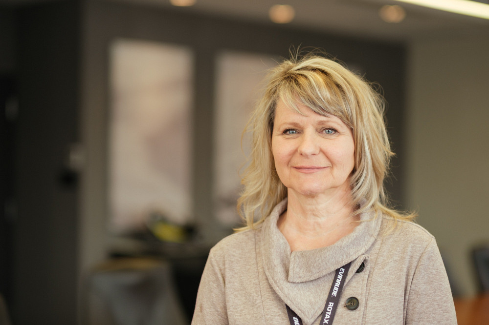 Marie-Lyne Vachon, retrait&eacute;e en 2018 de l&rsquo;&eacute;quipe de la planification chez BRP, est finalement revenue travailler pendant 6 ans. Avec ses qualit&eacute;s de p&eacute;dagogue et sa grande exp&eacute;rience du m&eacute;tier, elle a pu faire du mentorat, tout en apprenant des plus jeunes. Pour elle, &laquo;&nbsp;le partage des g&eacute;n&eacute;rations est tr&egrave;s important &raquo;.