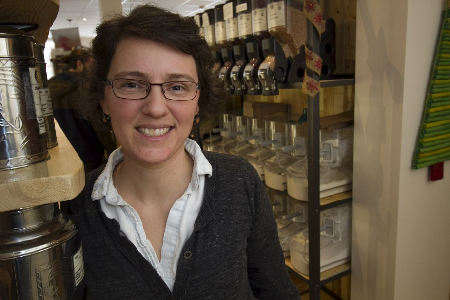 Nancy Squires, dipl&ocirc;m&eacute;e de l'UdeS et propri&eacute;taire de l'&eacute;picerie en vrac Le Silo.