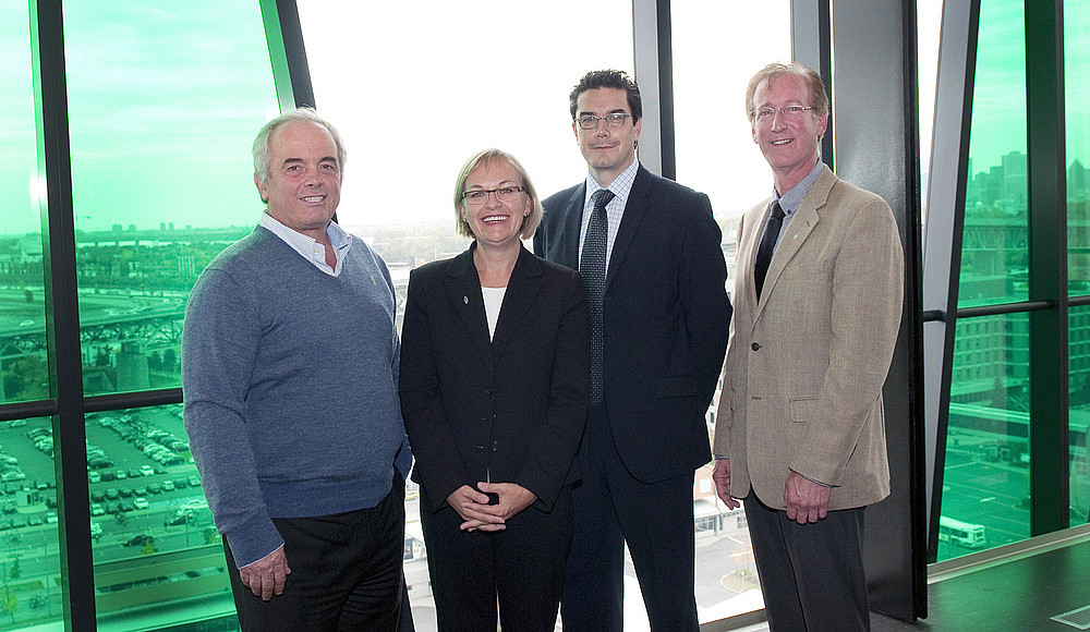 Michel Montpetit, directeur du Centre universitaire de formation en environnement, Guylaine Lehoux, vice-pr&eacute;sidente, Croissance, chez Gaz M&eacute;tro, Morvan Le Borgne, conseiller s&eacute;nior, relations publiques et communications chez Gaz M&eacute;tro et Fran&ccedil;ois Dub&eacute;, directeur g&eacute;n&eacute;ral de La Fondation de l'UdeS.