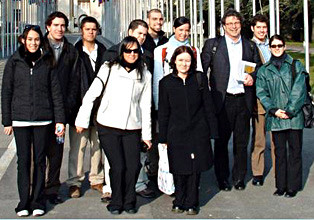 Les étudiants accompagnés de Pierre Binette, professeur et coordonnateur du projet.