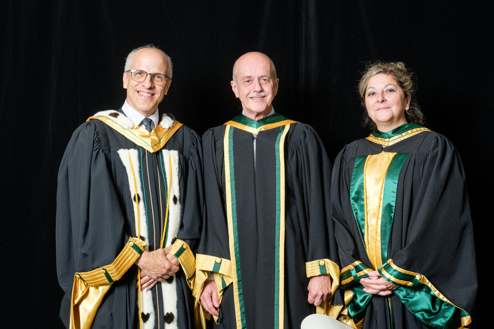 De gauche à droite : Pr Pierre Cossette, recteur de l'UdeS; Pr Norman T. O’Neill; Pre Anick Lessard, doyenne de la Faculté des lettres et sciences humaines.