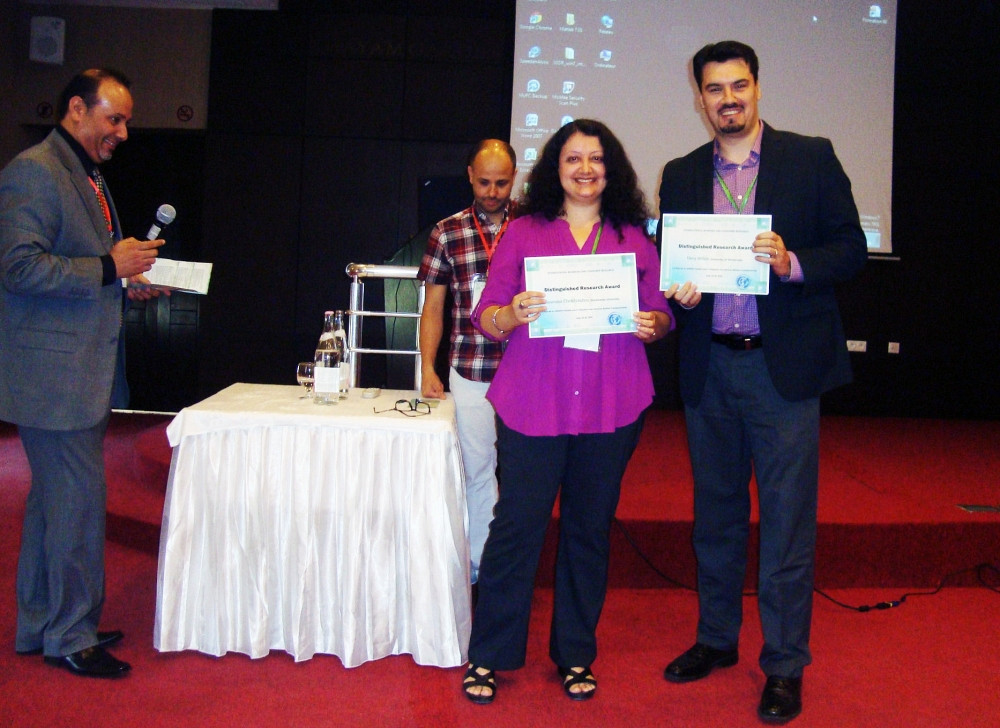 Les professeurs Soumaya Cheikhrouhou et Deny B&eacute;lisle, r&eacute;cipiendaires du Distinguished Research Award.