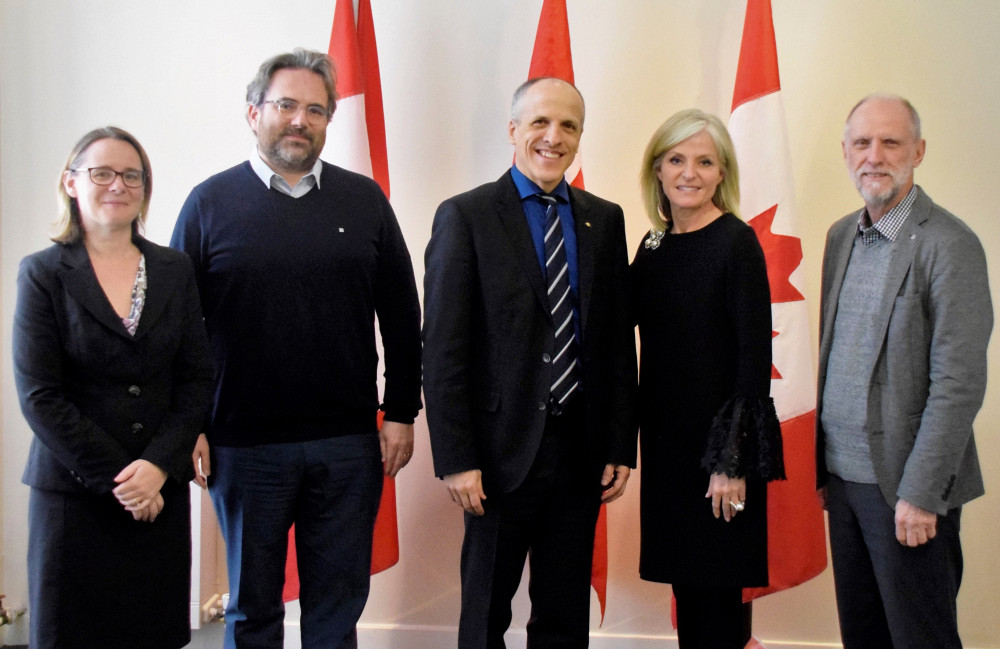 Les représentants de l’UdeS ont été accueillis chaleureusement à l’Ambassade du Canada par la nouvelle ambassadrice Isabelle Hudon.