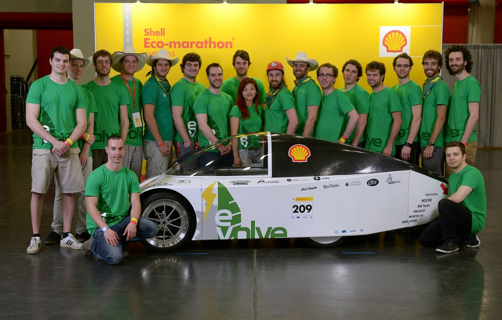 L'équipe du projet de véhicule électrique E-Volve a remporté la 1re place au Shell Eco-marathon Americas.