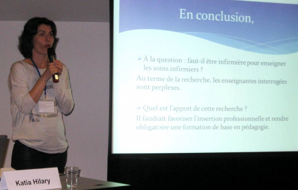 Katia Hilary, enseignante en soins infirmiers au Collège Maisonneuve lors de sa communication au 5e congrès mondial des infirmières et infirmiers francophones à Genève.