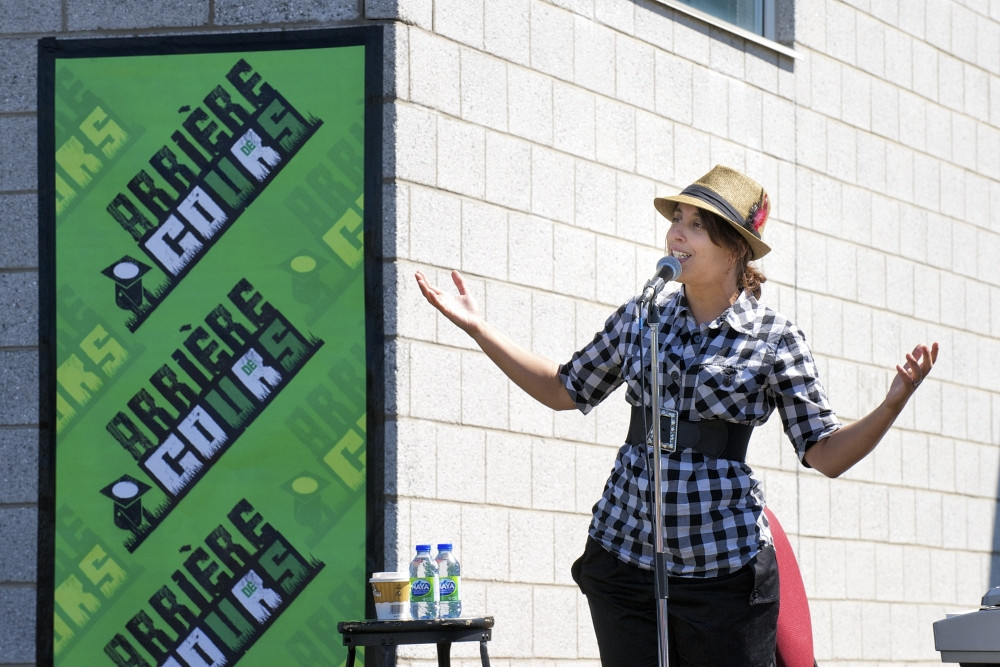 L'artiste Queen Ka a pris part au lancement de la programmation de la s&eacute;rie Arri&egrave;re cours.