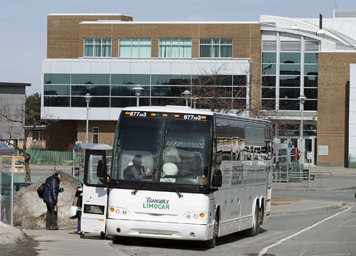 Depuis septembre, les membres du personnel sont nombreux à profiter du transport interurbain sans frais entre Sherbrooke et Longueuil.