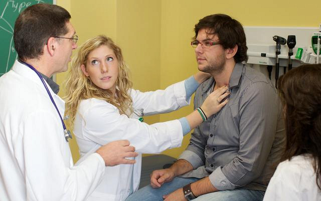 En tenant compte des &eacute;l&eacute;ments retrouv&eacute;s dans le projet de loi no&nbsp;10, l&rsquo;UdeS souhaite mettre en lumi&egrave;re quatre enjeux et proposer certaines recommandations.