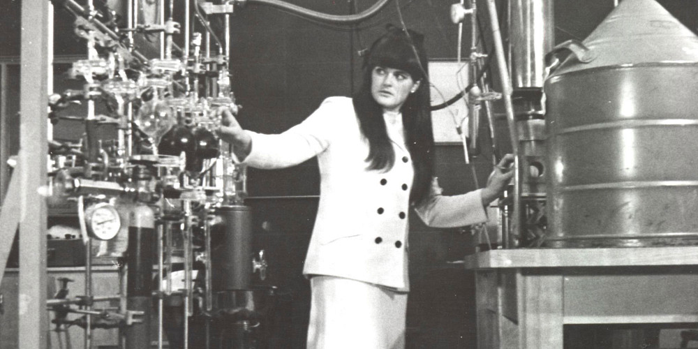 France Bessette pendant ses études dans un laboratoire de la Faculté des sciences, vers 1968.