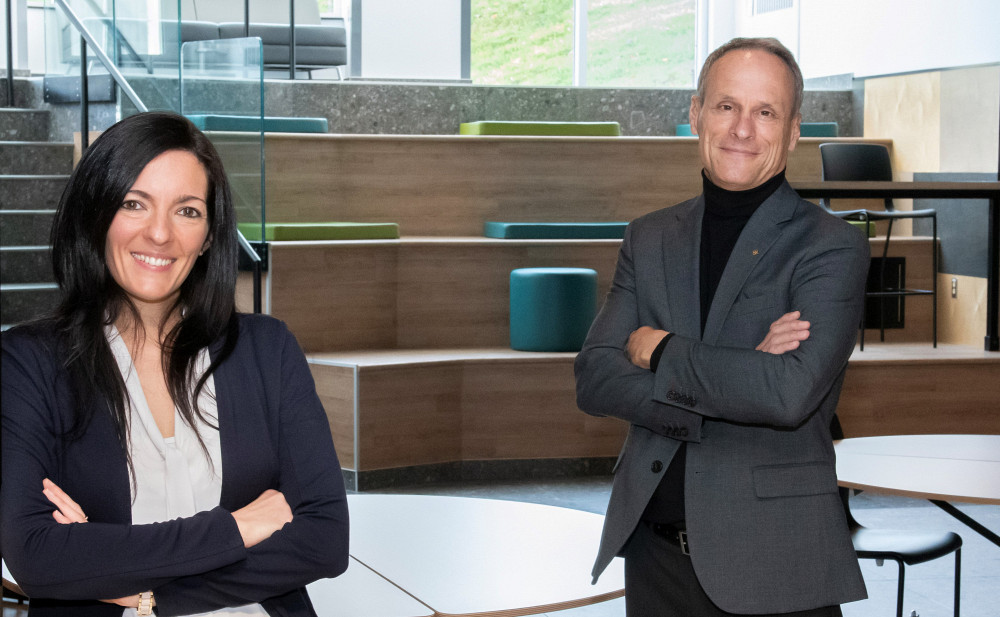 Karine Fontaine, gestionnaire en philanthropie et Pr jean Roy, doyen de l'&Eacute;cole de gestion