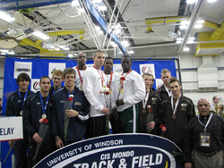 L\'équipe championne durelais 4 X 400 mètres.