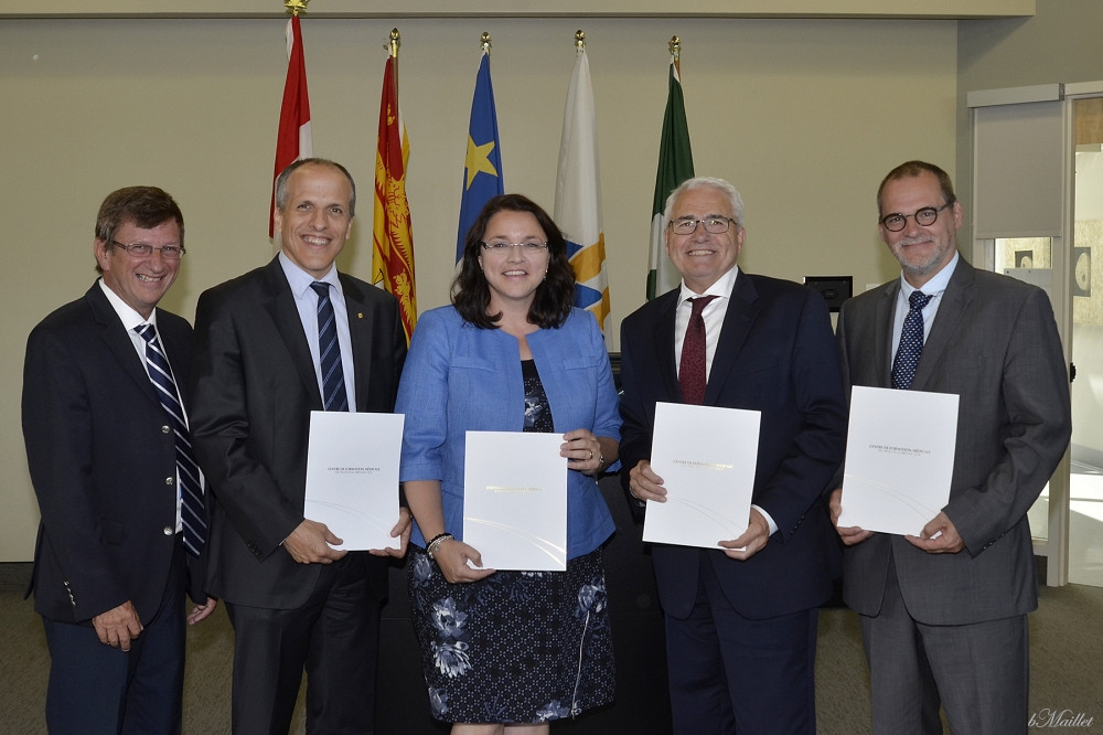 Le doyen associ&eacute; Aurel Schofield, le doyen Pierre Cossette, la ministre Marie-Claude Blais, le recteur Raymond Th&eacute;berge et le vice-recteur Alain Webster.