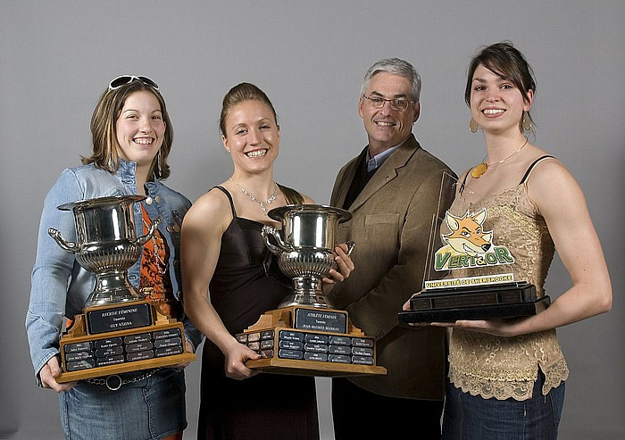 Annie Larose, Josée Bélanger, Jean-Pierre Brunelle, doyen de la FEPS, et Pascale Deslile