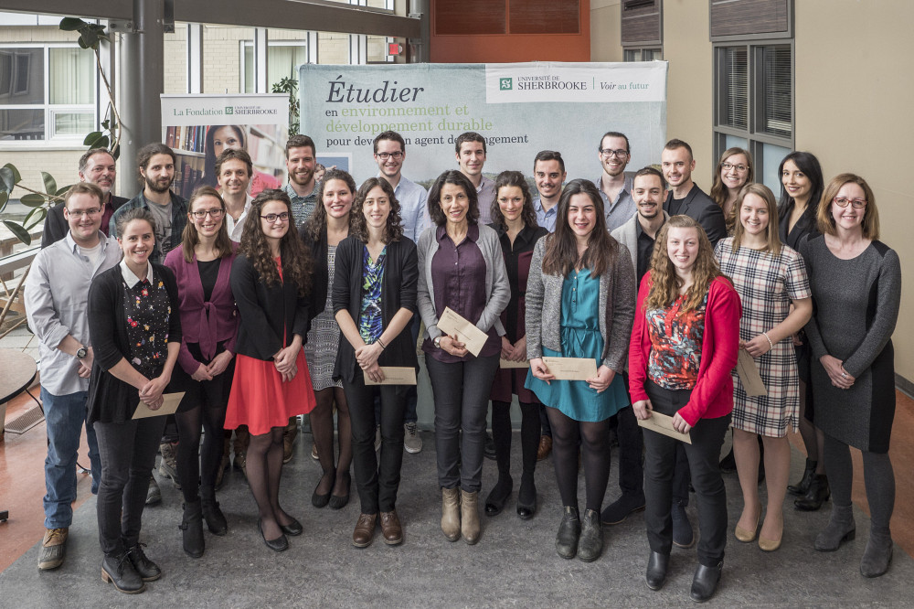 Les r&eacute;cipiendaires d&rsquo;une bourse ou d&rsquo;une mention d&rsquo;excellence, accompagn&eacute;s de Madeleine Audet, directrice du CUFE, et de Jean-Fran&ccedil;ois Comeau, directeur adjoint du CUFE.