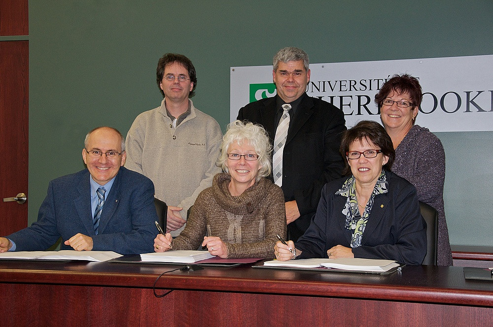 Signature de la nouvelle convention collective APAPUS, unit&eacute; A en vigueur jusqu'au 31 d&eacute;cembre 2015.