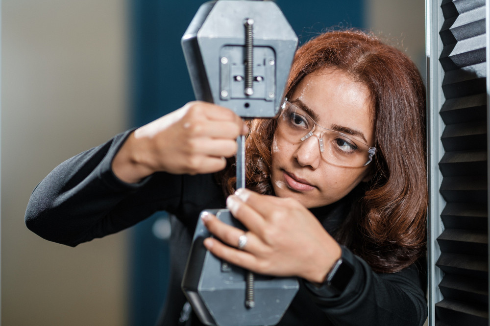 Marzieh Nodeh, dans un atelier du CTA, où elle mène ses travaux de recherche.