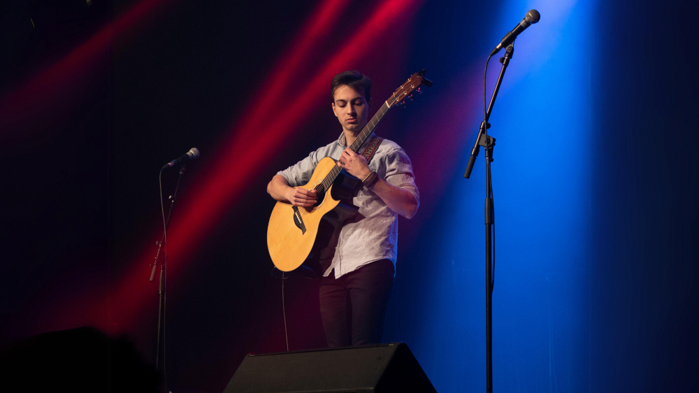R&eacute;mi C&ocirc;t&eacute; lors de la finale d'U en spectacle