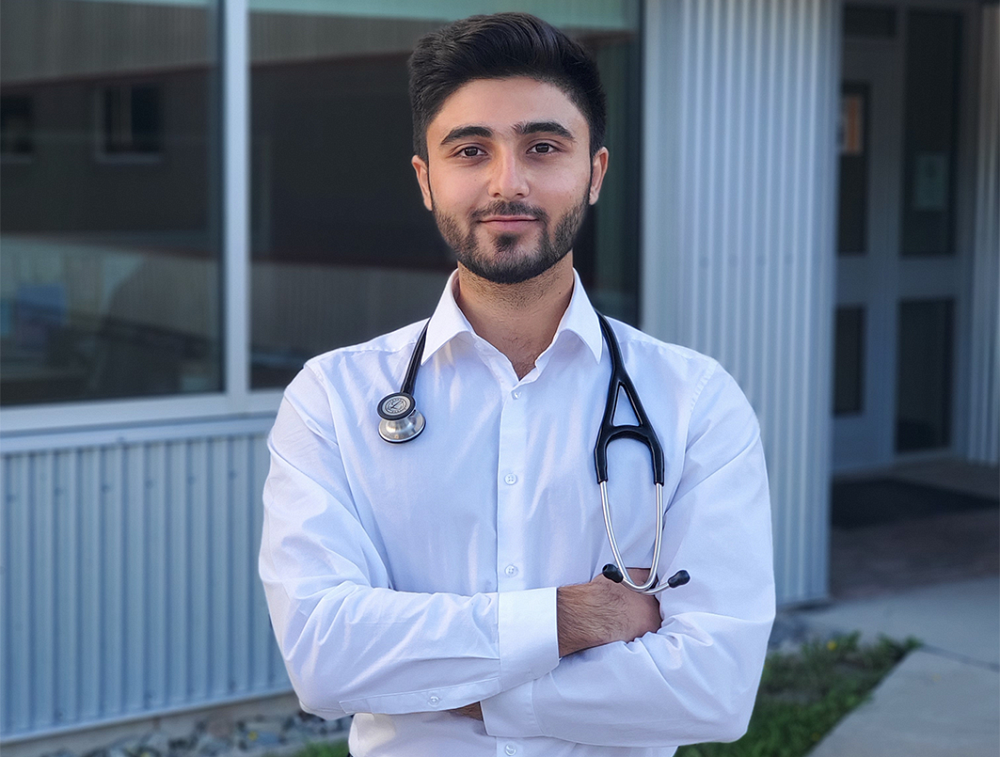Yasser Al Asmi est un étudiant en médecine à l'UdeS au site de Moncton.