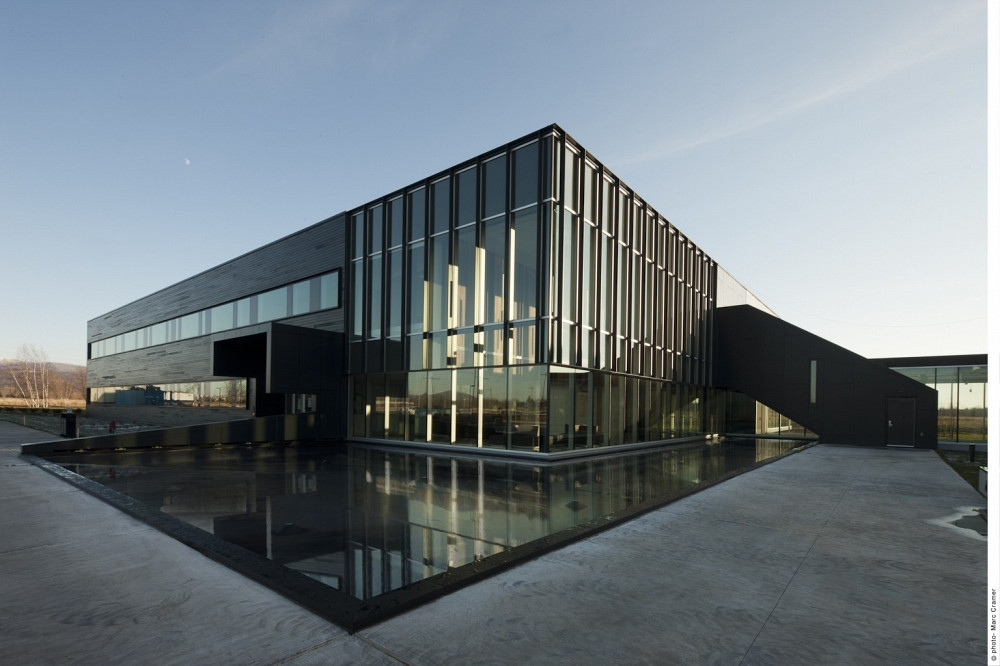 Le C2MI a été conçu par la firme Menkès Shooner Dagenais LeTourneux Architectes en consortium avec Cimaise.