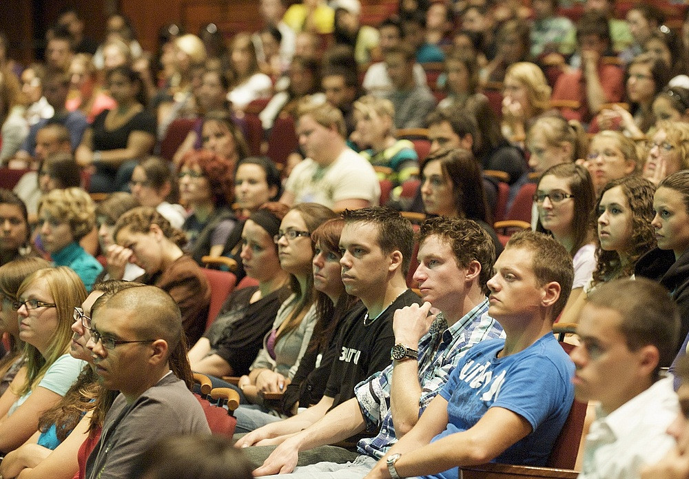 Plus de 300&nbsp;nouveaux &eacute;tudiants et &eacute;tudiantes &eacute;taient r&eacute;unis &agrave; la salle Maurice-O&rsquo;Bready lors de la journ&eacute;e d&rsquo;accueil de la Facult&eacute; de droit.