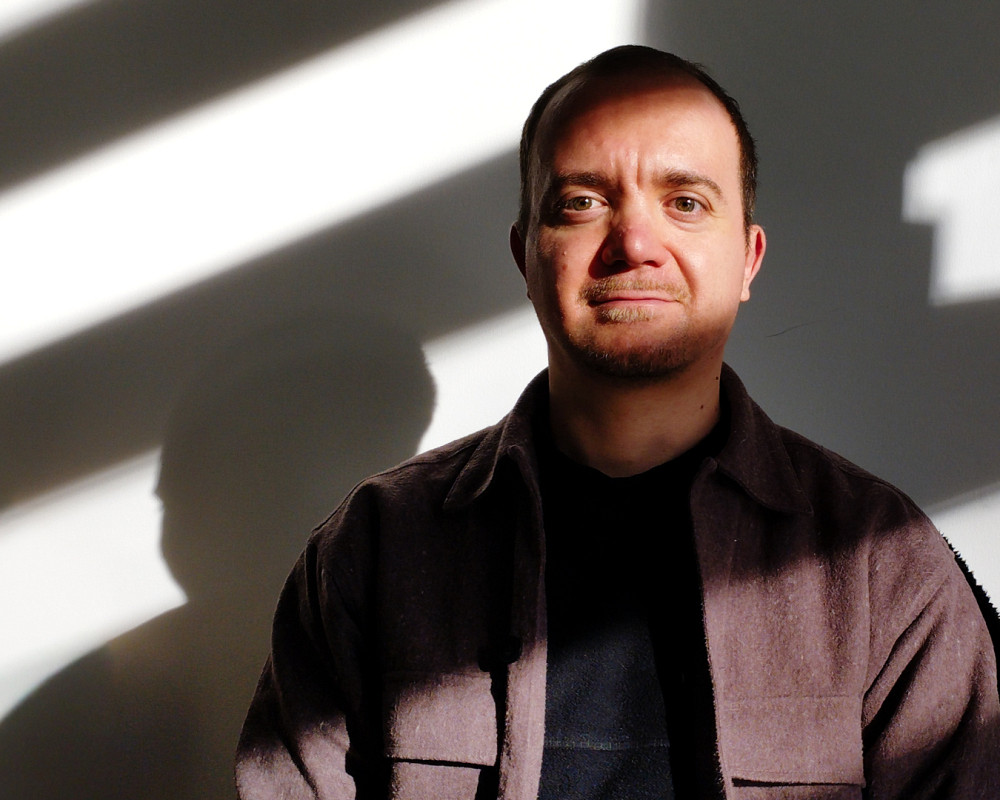 La trajectoire interdisciplinaire d'Arnaud de Vellis, doctorant en cotutelle Universit&eacute; de Sherbrooke et Universit&eacute; Grenoble Alpes, permet de jeter un regard &eacute;thique et juridique sur le d&eacute;veloppement des technologies quantiques.