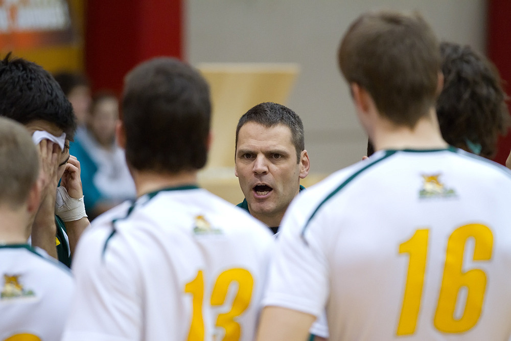 L'entra&icirc;neur Marc Lussier n'&eacute;tait pas de bonne humeur apr&egrave;s le match opposant son &eacute;quipe au Rouge et Or de l'Universit&eacute; Laval.