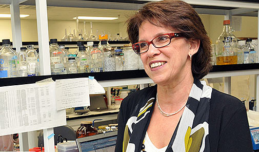 Luce Samoisette, rectrice de l'Université de Sherbrooke, lors de l'inauguration du Pavillon de recherche appliquée sur le cancer de l’Université de Sherbrooke.