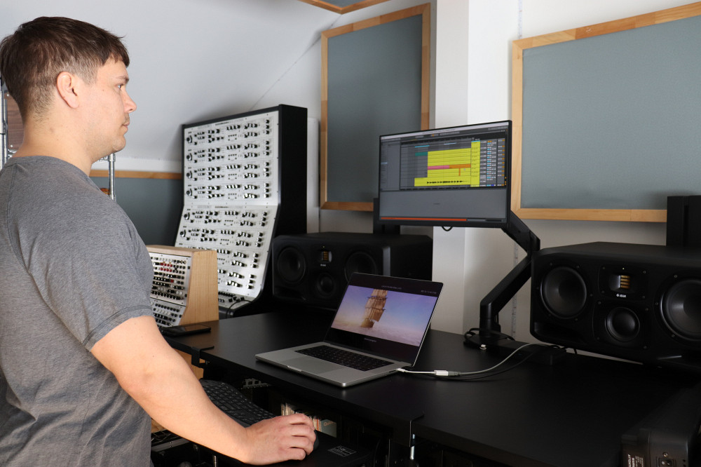 Dipl&ocirc;m&eacute; du baccalaur&eacute;at&nbsp;en composition &agrave; l'image et du DESS en composition instrumentale &agrave; l'Universit&eacute; de Sherbrooke, Jean-Fran&ccedil;ois Racine est maintenant charg&eacute; de cours &agrave; l'&Eacute;cole de musique.