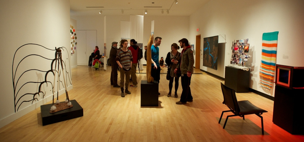 Exposition des finissantes et finissants du certificat en arts visuels, à la Galerie d'art du Centre culturel du 18 avril au 1er juin 2013.
