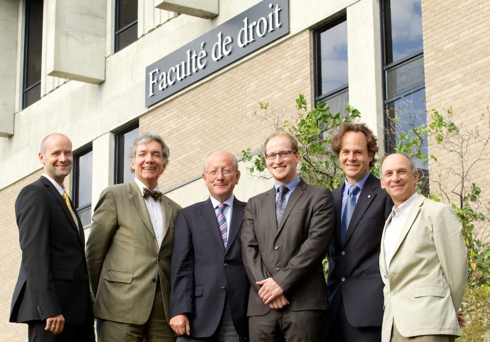 
Le nouveau docteur en compagnie des membres du jury de la soutenance : Dominic Roux, Daniel Turp, Michel Verpeaux, Guillaume Rousseau, Sébastien Lebel-Grenier et Henri Pallard.