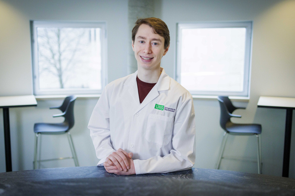Gabriel Lemieux, r&eacute;cipiendaire de la bourse &Eacute;ric-Marsault et &eacute;tudiant au doctorat en pharmacologie &agrave; l'IPS